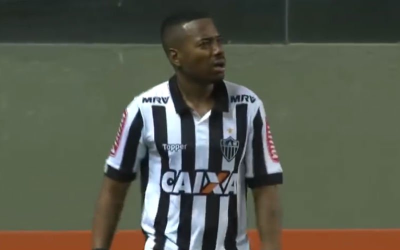 Spelers Chapecoense razend op Robinho na deze belachelijke actie (video)