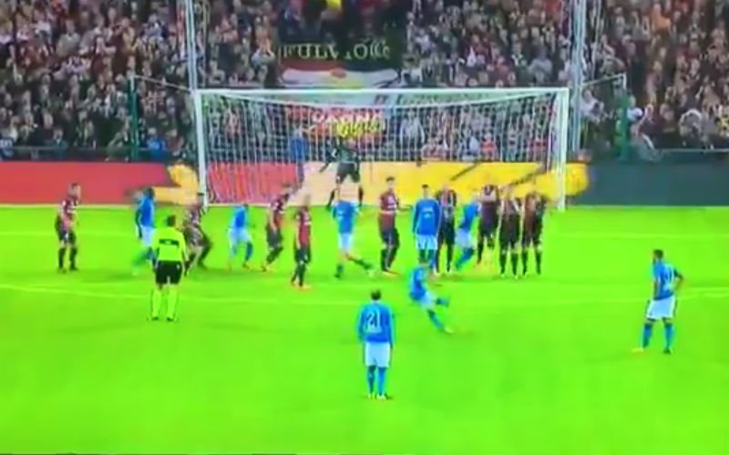 Dries Mertens trapt eventjes de perfecte vrije trap (video)