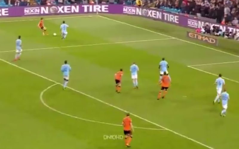 Deze jonkie stuurt Kyle Walker terug naar Tottenham met geniale beweging (video)