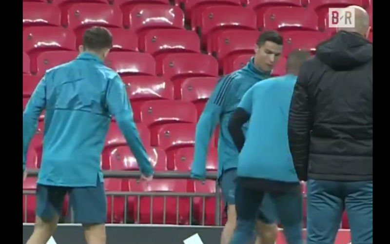 Hilarisch: Ronaldo zet panna en viert actie met dit vrouwelijke dansje (video)