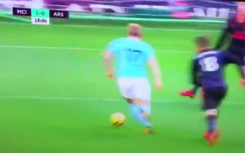 Links of rechts? Maakt écht niet uit voor De Bruyne (video)