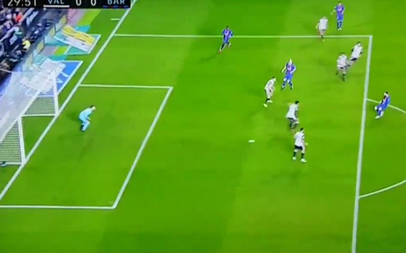 Ook Messi heeft niet alle beslissingen mee, maar deze blunder van ref is wel flagrant (video)