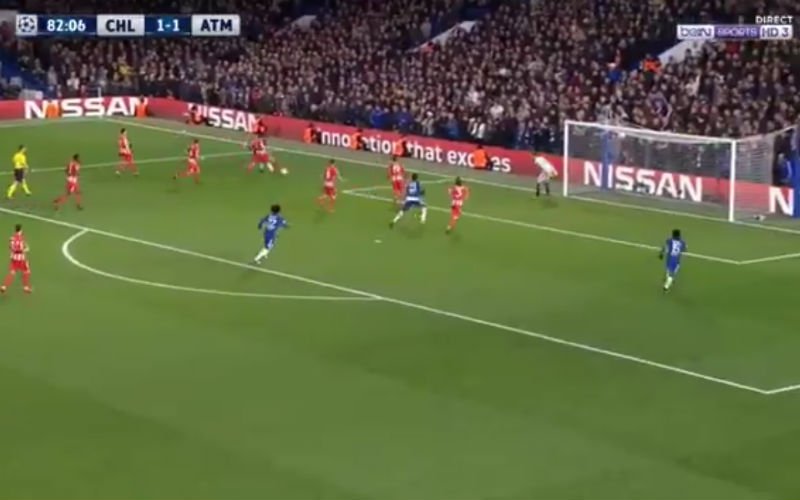 Hazard doet alles perfect, maar wat Willian hier dan doet tart alle verbeelding (video) 