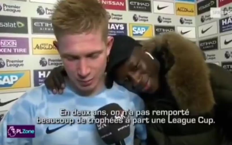 Lolbroek Mendy zorgt voor hilarisch moment tijdens interview KDB (video)