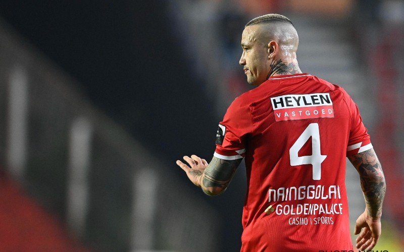 Radja Nainggolan dropt bommetje en haalt Charles De Ketelaere zwaar onderuit