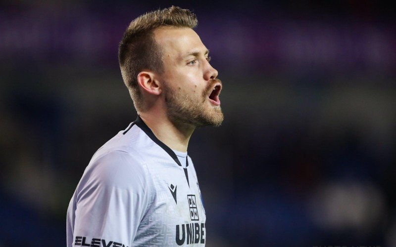 Simon Mignolet deelt ferme sneer uit aan Philippe Clement