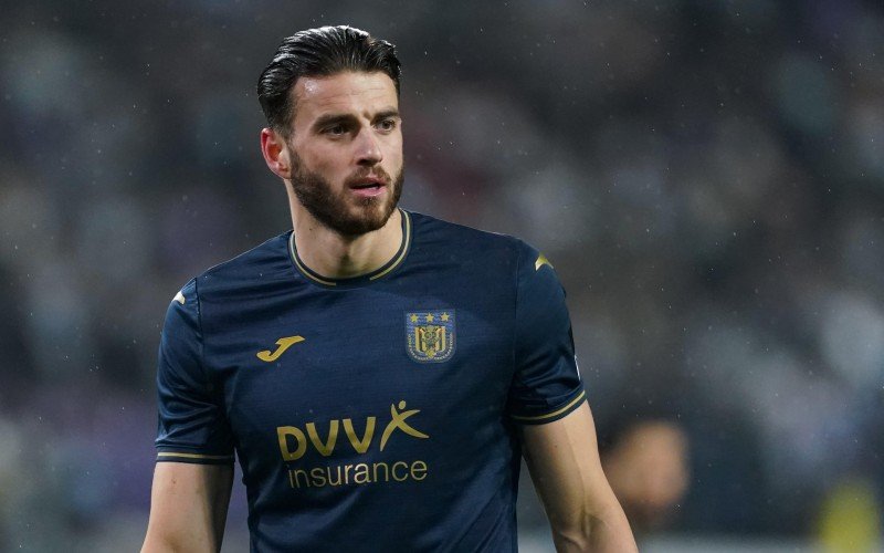 'Wesley Hoedt kan verrassende transfer maken, Anderlecht zo af van zwaar loon'