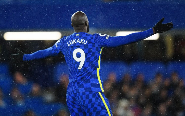 Bekritiseerde Romelu Lukaku bedankt zijn coach en pakt uit met Chelsea