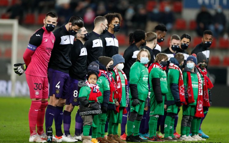 Anderlecht-fans halen één speler volledig onderuit: 