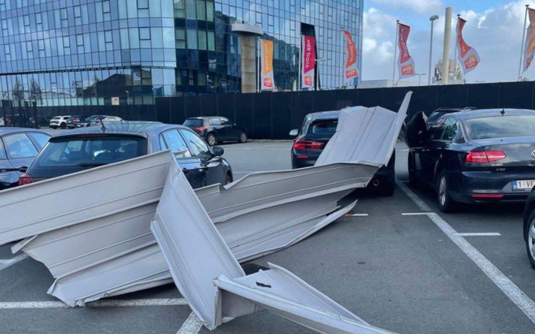 Stormweer gaat fel tekeer en beschadigt Ghelamco Arena: Gent-Seraing uitgesteld