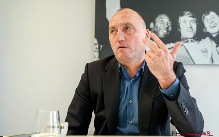 ‘Plots enorme domper voor paars-wit na spraakmakende miljoenentransfer'