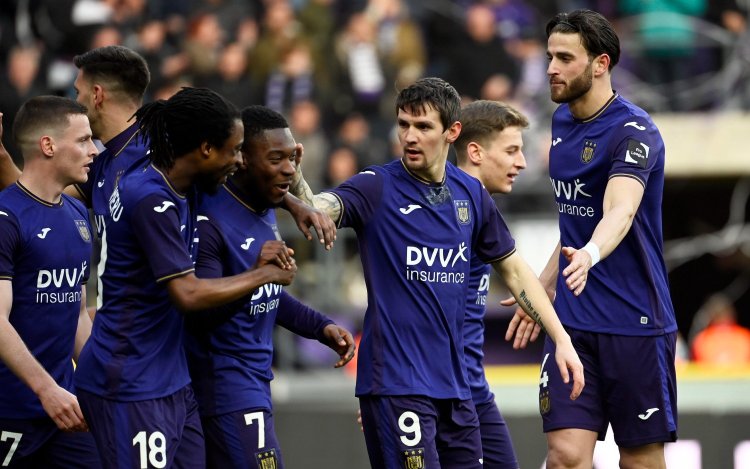 Anderlecht zorgt op spectaculaire wijze voor play-off-mirakel tegen Charleroi