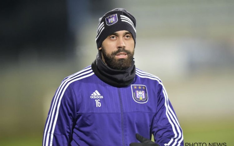 Anthony Vanden Borre maait Vincent Kompany en heel Anderlecht plots onderuit