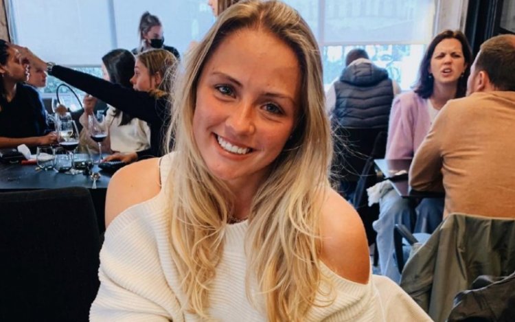 Renée De Ketelaere poseert in vol ornaat en doet Instagram crashen: 