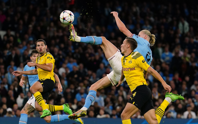 Erling Haaland doet heel Europa watertanden met enorm acrobatische actie (VIDEO)