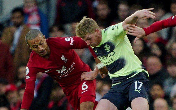 Duivel Kevin De Bruyne wordt bijzonder hard aangepakt: “Verschrikkelijk” (VIDEO)