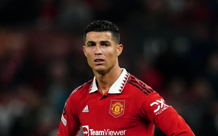 'Voetbalwereld in shock: Man United ontslaat Cristiano Ronaldo op staande voet'