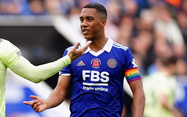 Youri Tielemans kan echt niet geloven wat De Bruyne hem plots aandoet (VIDEO)