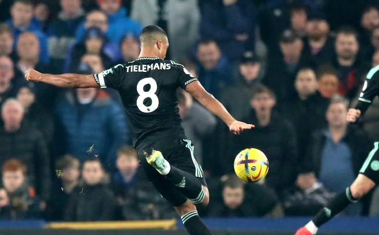 Sensationeel: Youri Tielemans brengt de héle Premier League in extase (VIDEO)