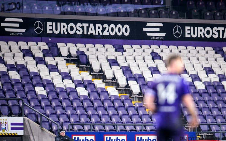 Zulte Waregem laat blunderend Anderlecht wezenloos achter in stadion zonder fans