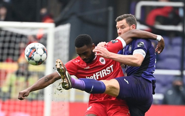 Vertonghen doet onthulling over Antwerp-man Overmars: “Nam contact op”