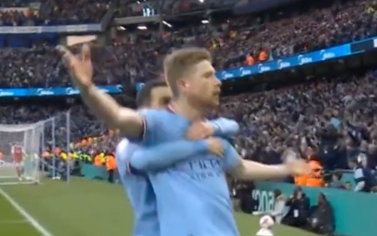 Trossard kijkt met open mond toe: De Bruyne zet Engeland op stelten (ViDEO)