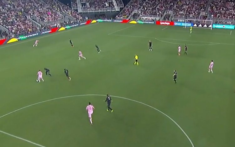 Fans kijken met open mond naar dit moment van Lionel Messi bij Inter Miami (VIDEO)