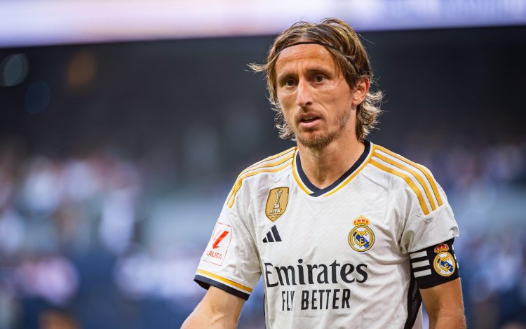 Einde van tijdperk: ‘Bliksemvertrek Modric naar zéér verrassende club in de maak’