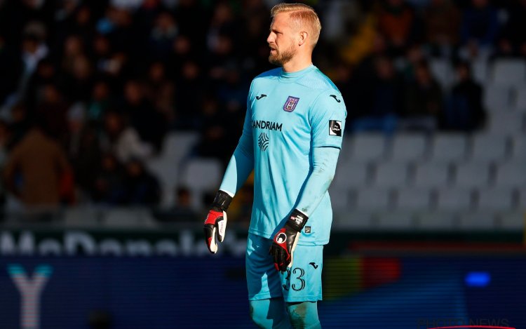 Kasper Schmeichel laat eerlijk weten hoe de sfeer tussen hem en Maxime Dupé is