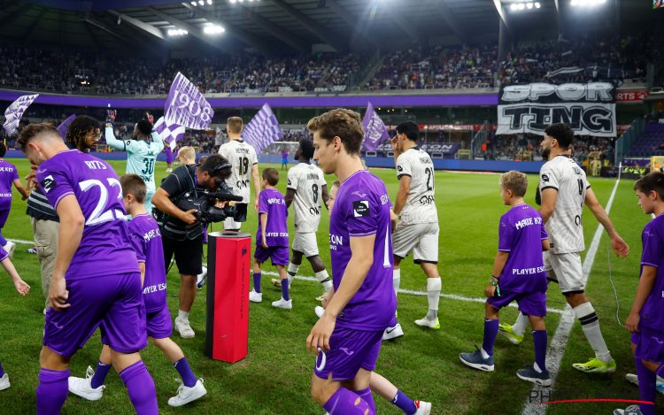 Anderlecht-speler kruipt door het oog van de naald: “Altijd rood!”