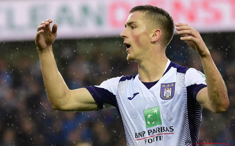 ‘Anderlecht neemt érg bizarre beslissing over Alexis Saelemaekers’