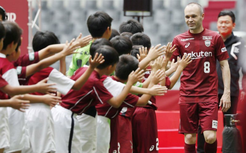 Dit fenomenale bedrag gaat Iniesta verdienen bij Vissel Kobe