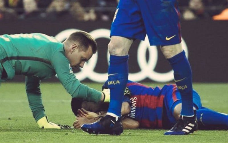 Ster van Barcelona loopt vreselijke hoofdblessure op