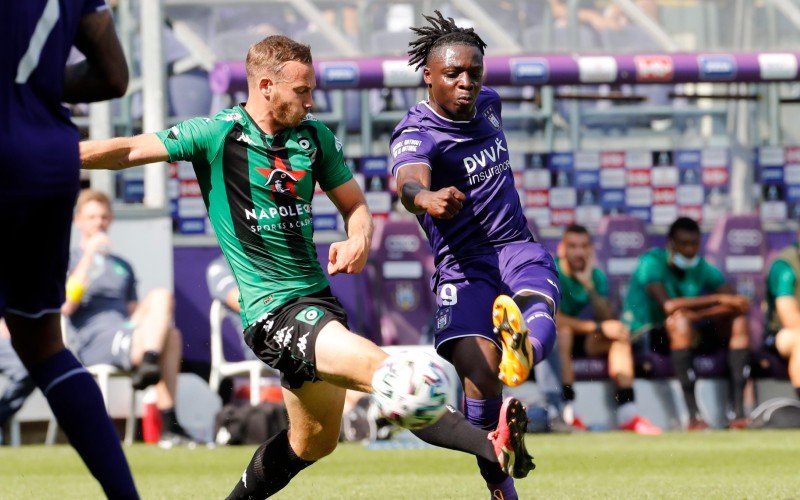 Kijkers geloven hun ogen niet tijdens RSCA-Cercle: “Hoe is dit mogelijk, zeg?!”