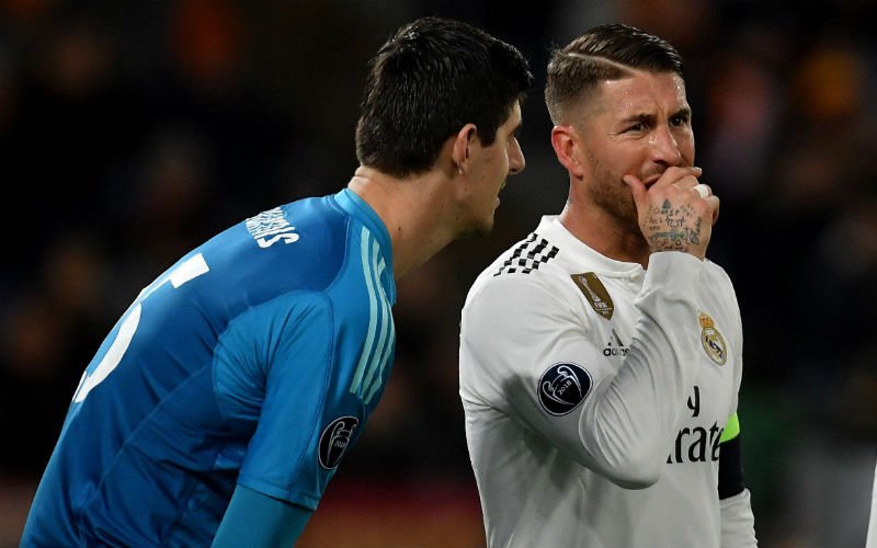 Sergio Ramos zet Thibaut Courtois voor volledige Real-kleedkamer voor schut