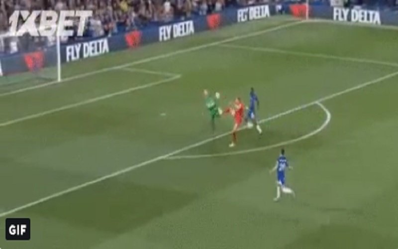 Depoitre scoort na zware blunder vervanger Courtois (Video)