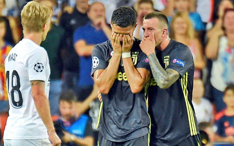 Dit zei ploegmaat Bernardeschi tegen huilende Ronaldo na rode kaart