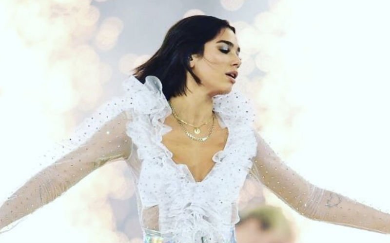 'Real Madrid-speler en Dua Lipa gaan op pikante manier met aandacht lopen'