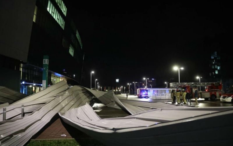 Meer nieuws over schade aan Ghelamco Arena na storm: 