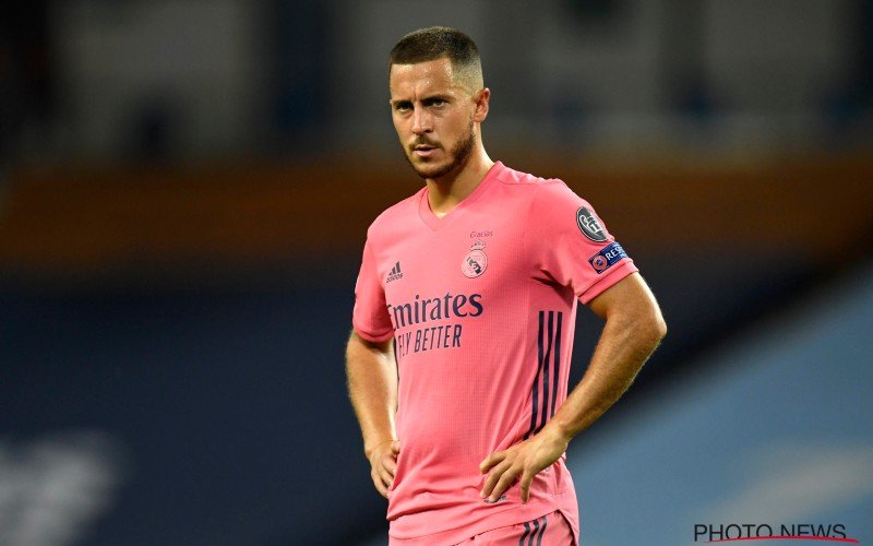 Zinédine Zidane dient Hazard mokerslag toe en verwijdert hem uit ploeg