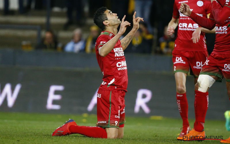 Lokeren staat met één been in 1B na goals van Harbaoui en De Pauw