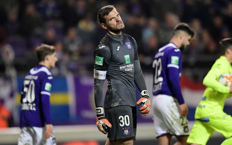 'Anderlecht duwt Hendrik Van Crombrugge naar de uitgang'