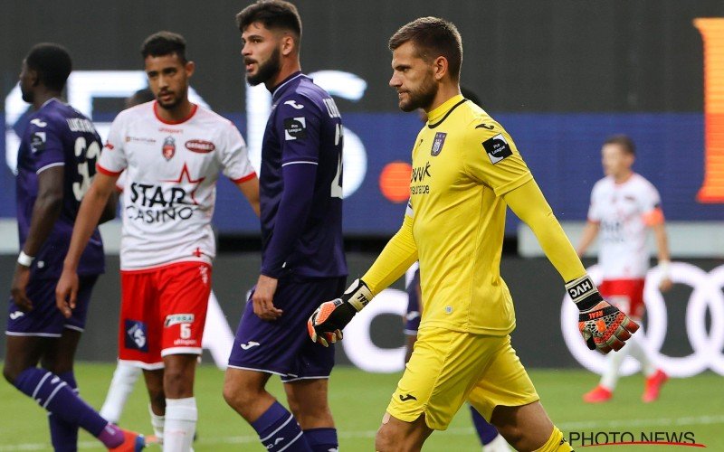 Van Combrugge gelooft zijn ogen niet na late tegengoal: 