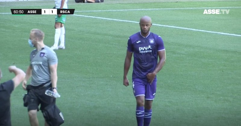 Drama voor Anderlecht? Vincent Kompany stapt van het veld met blessure