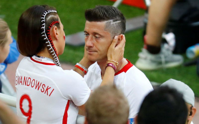 Lewandowski werd gisteren heerlijk getroost na nederlaag (Foto's)