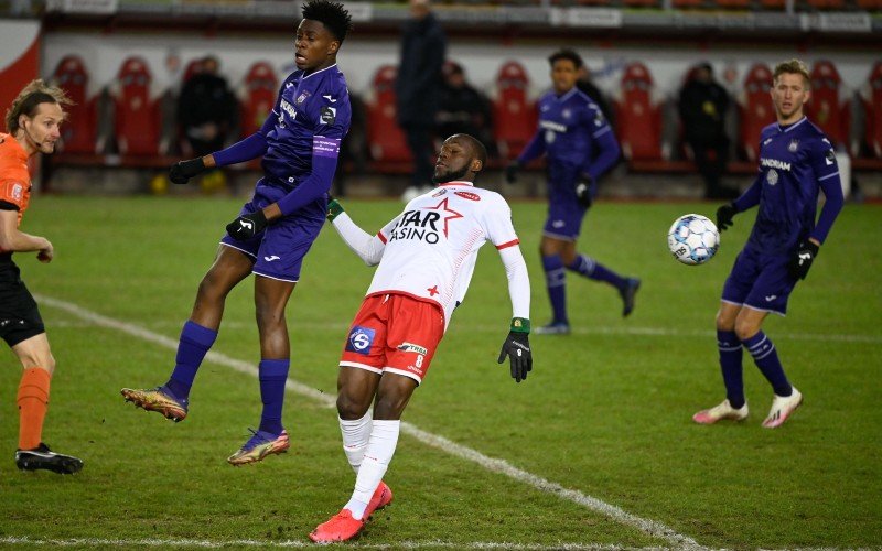 Kijkers halen stevig uit tijdens Moeskroen-Anderlecht: 