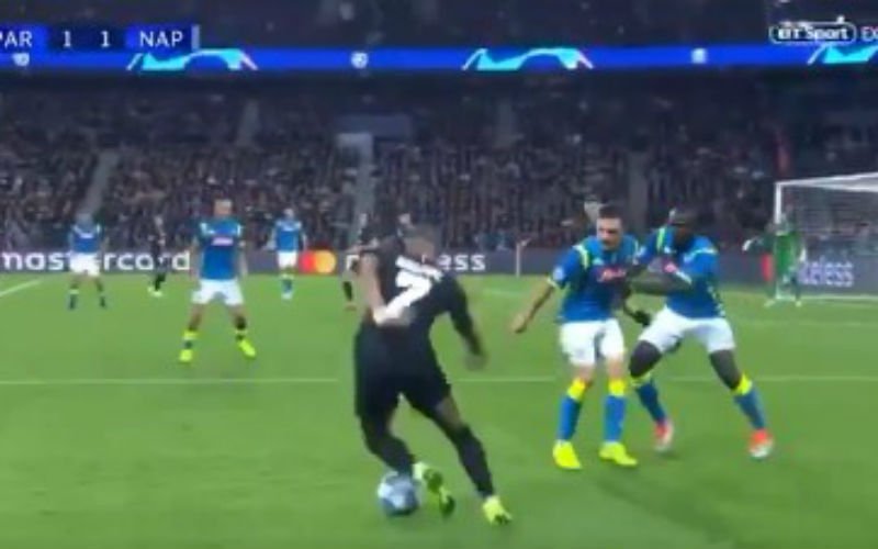 Koulibaly coacht niet, maar duwt zijn ploegmaat naar Mbappé (VIDEO)