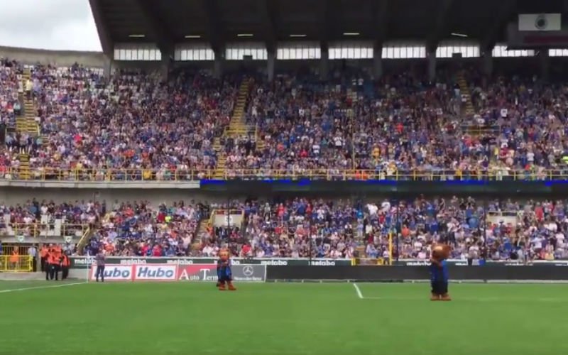 Deze Club-speler krijgt wel erg veel applaus tijdens fandag (Video)