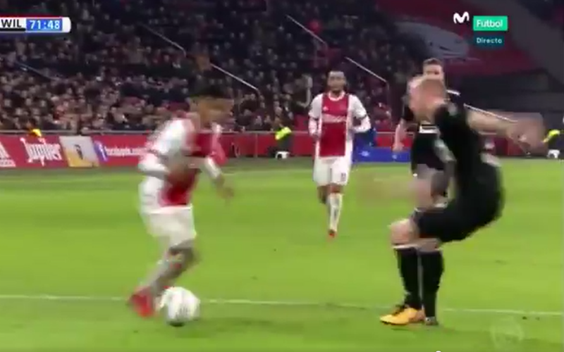 Dit moet je zien! Neres (Ajax) gaat viraal met deze move (Video)