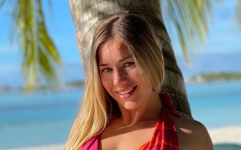 EK-WAG van de dag: Roksana Malinovskiy moedigt haar Ruslan aan in sexy bikini